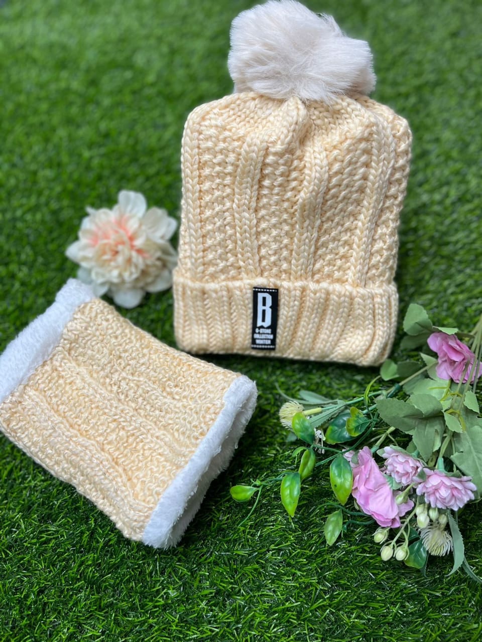 Women's 2 Pcs Crochet Knitted Beanie Cap With Neck Warmer - Beige